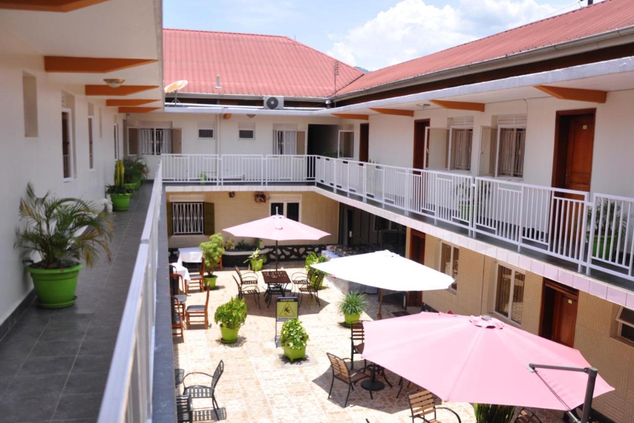 Sandton Hotel Kasese Extérieur photo