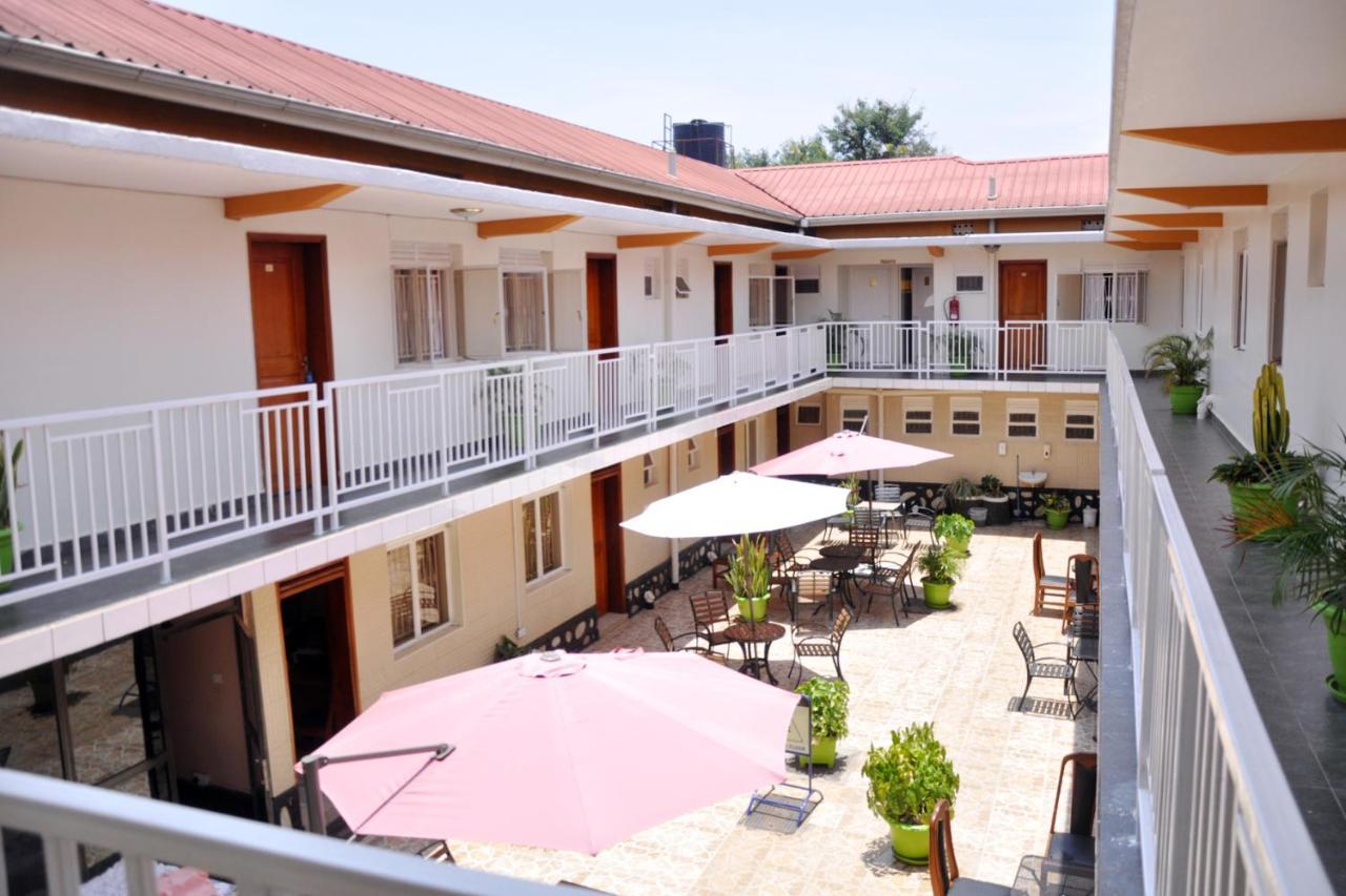 Sandton Hotel Kasese Extérieur photo