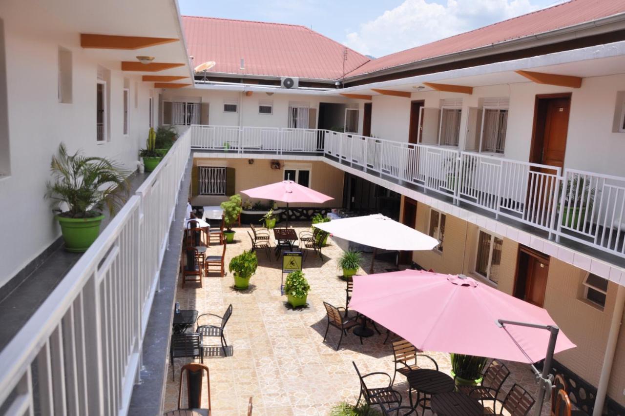 Sandton Hotel Kasese Extérieur photo