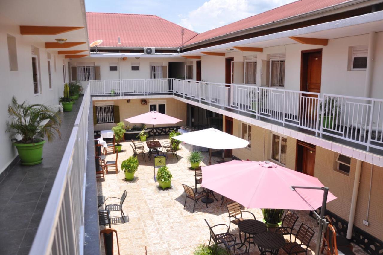 Sandton Hotel Kasese Extérieur photo