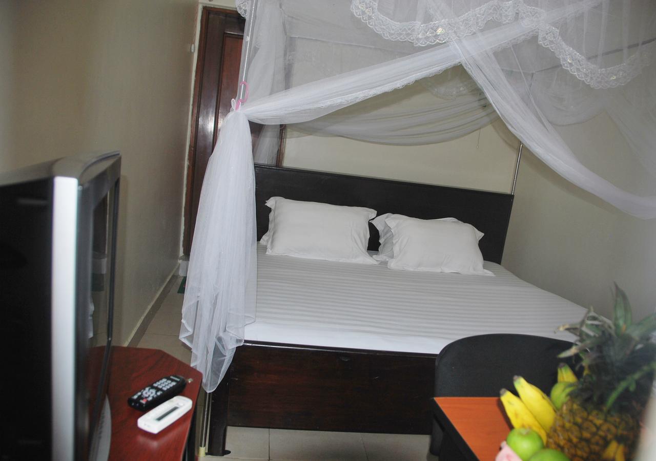 Sandton Hotel Kasese Extérieur photo