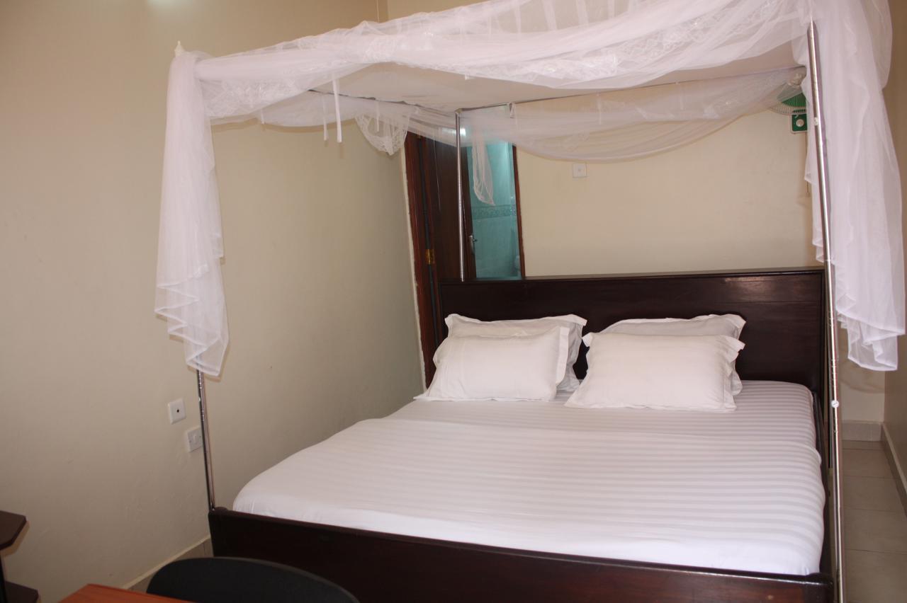 Sandton Hotel Kasese Extérieur photo